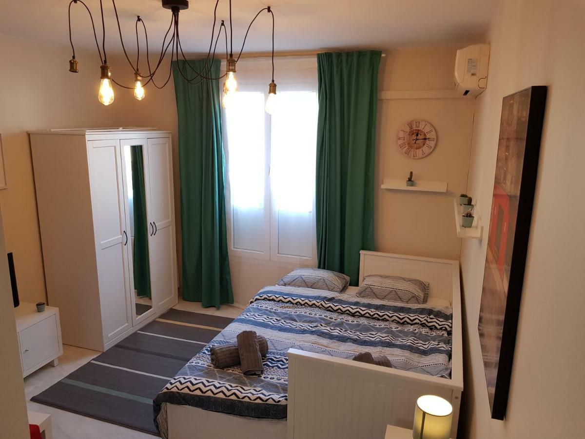 **** Genuar Apartments Malaga Center Екстер'єр фото