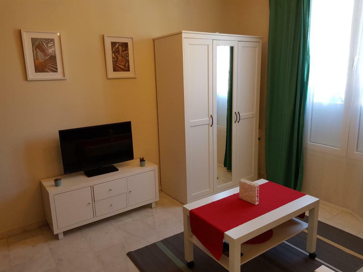 **** Genuar Apartments Malaga Center Екстер'єр фото